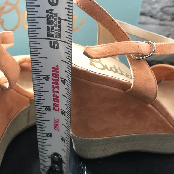 Butter suede wedges - Picture 9 of 11